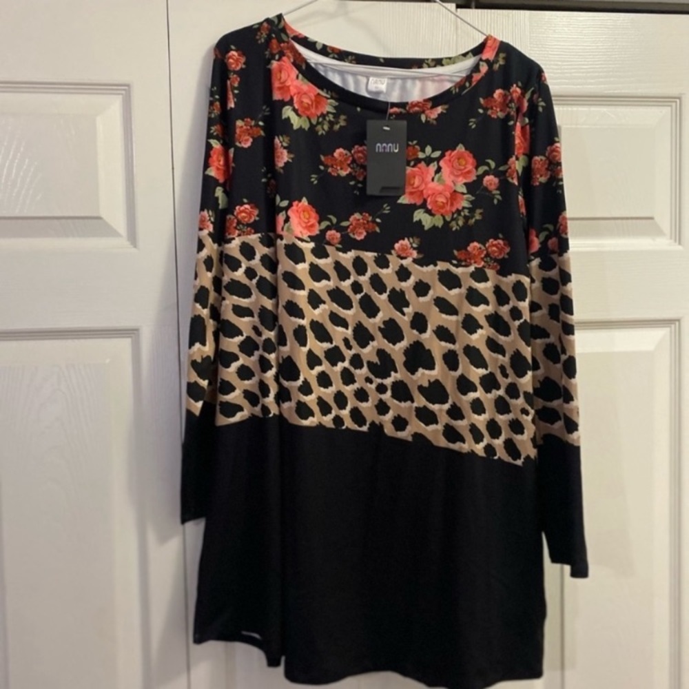 New with tags, gorgeous nanu tunic
